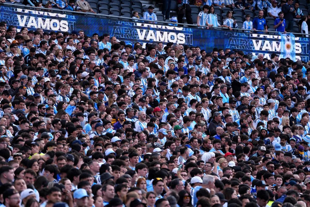 Messi rompió en llanto y Antonela presente: la despedida de Leo de Argentina