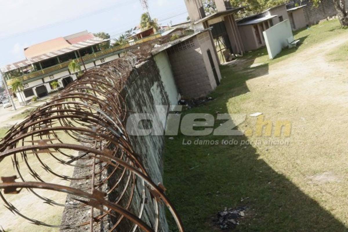 Así luce el descuidado estadio Alfredo León Gómez de la ciudad de Tela