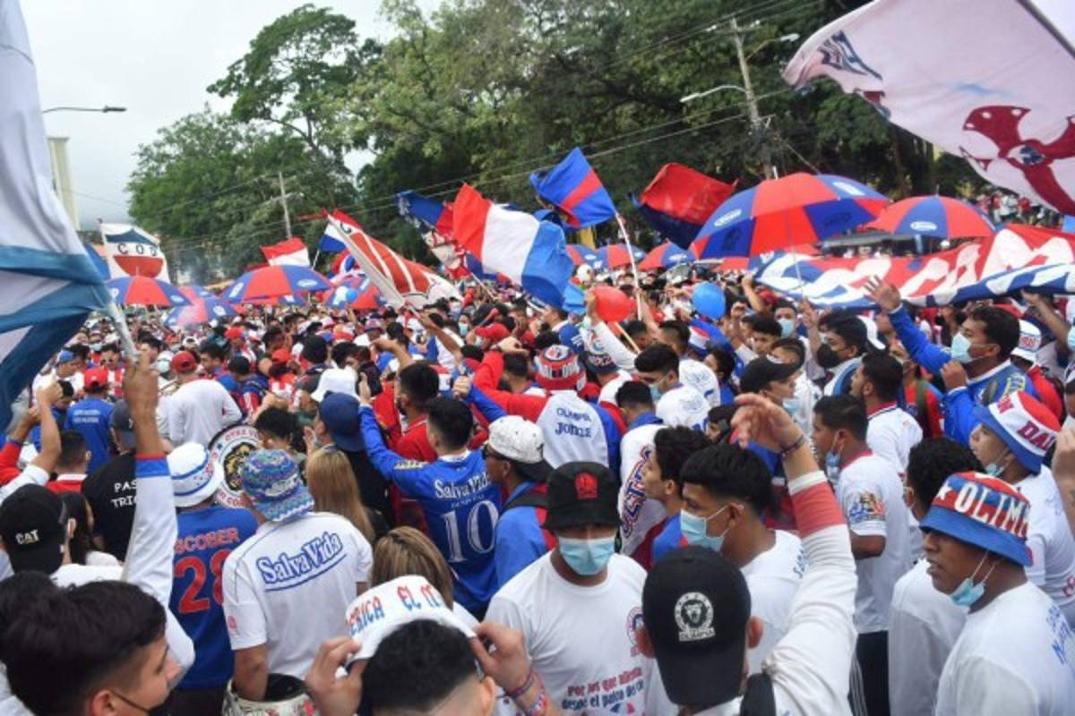 El gran ambiente de la final Marathón-Olimpia: Bellas modelos y la Ultra Fiel se roba el show