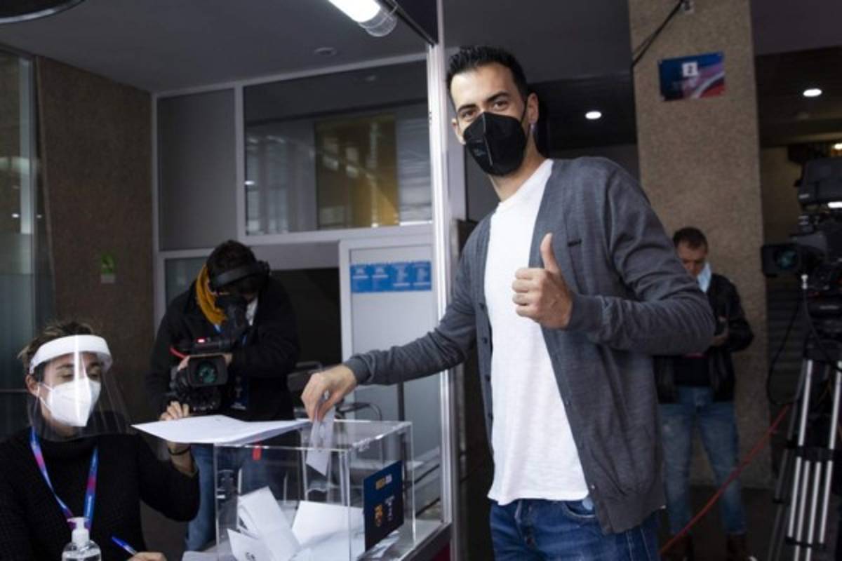 ¿Quién acompañó a Messi? y foto del recuerdo: Así votaron los futbolistas en las elecciones de Barcelona    