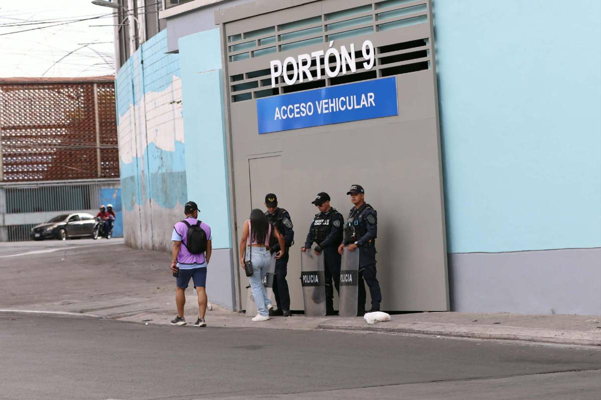 Las dos polémicas del FVS en Puerto Cortés, la 'selfie' del triunfo de Motagua y así de desolado lucía el estadio Nacional