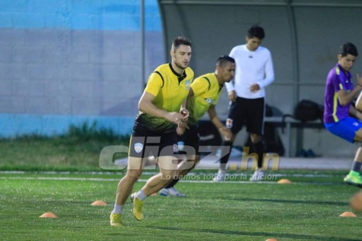 El primer día del ruso en Honduras: Su bienvenida y la 'bolsita' para implementos