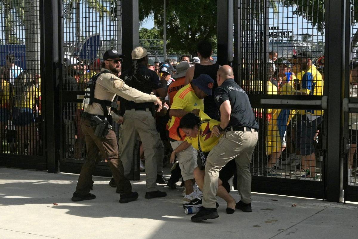 Batalla campal en la final de Copa América: hinchas causan caos, Policía captura aficionados en la previa Argentina vs Colombia