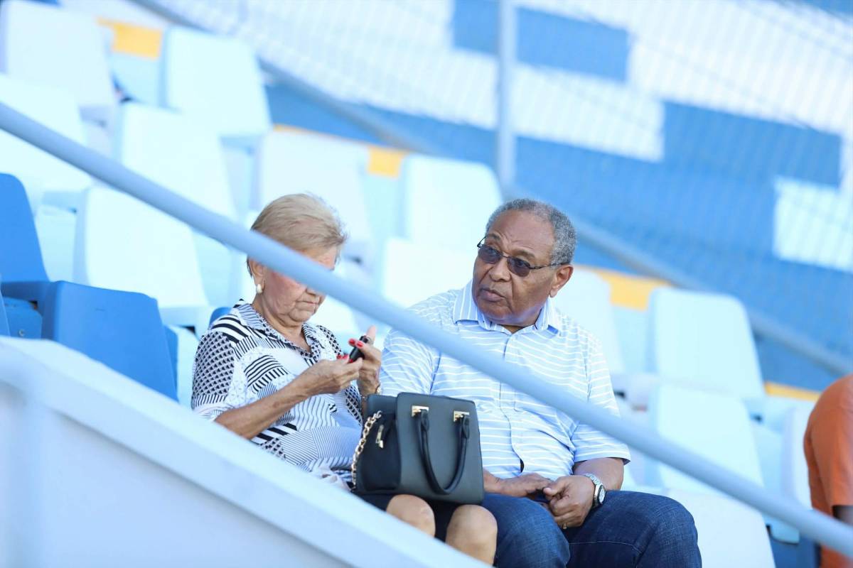 ¡La Ceiba de fiesta! Victoria celebró por lo alto, fichaje del Olimpia presente y exmundialista llegó a la final de Reservas