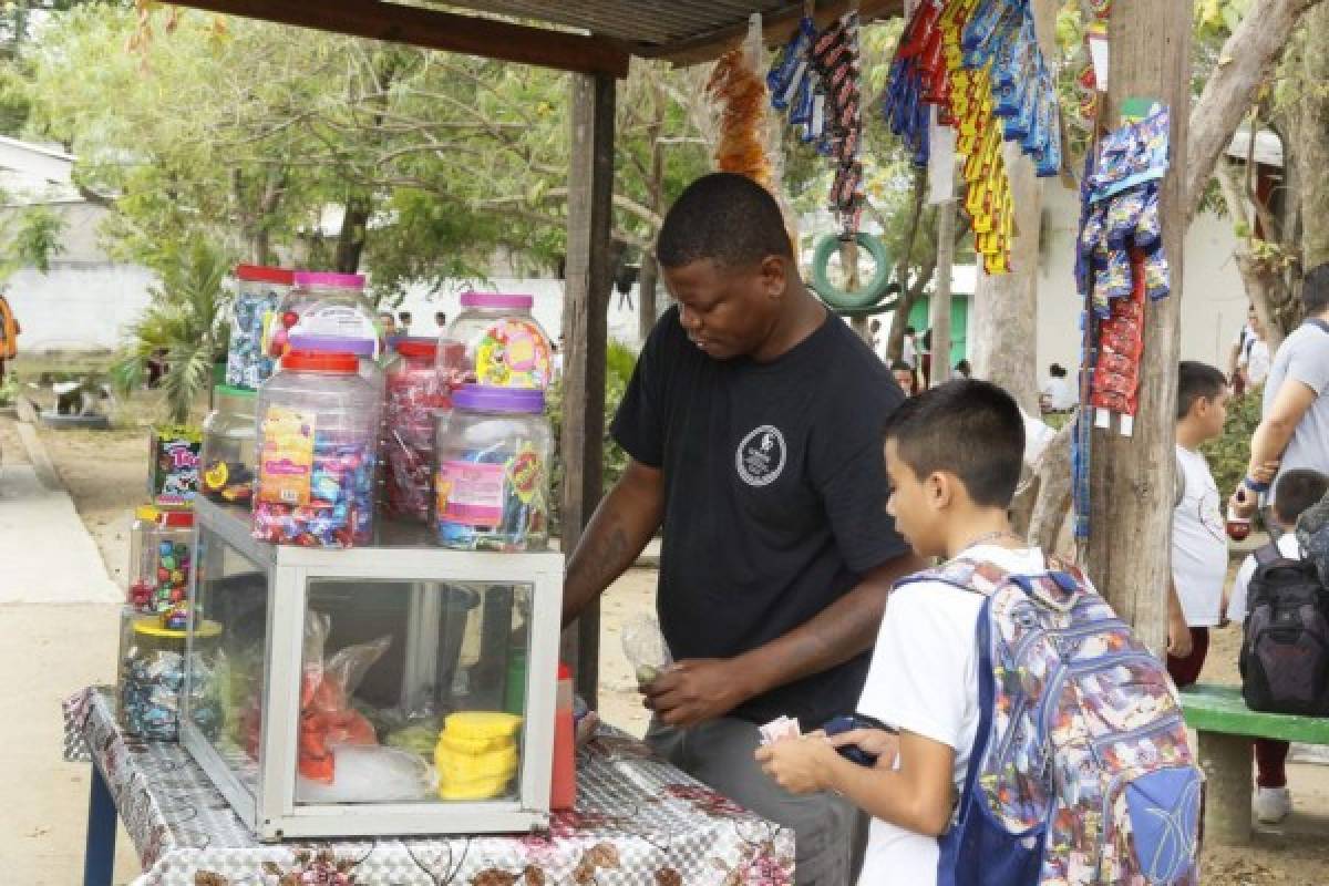 Lavando cabezales, vendiendo en mercados y como albañiles: La dura cuarentena de futbolistas y exfutbolistas