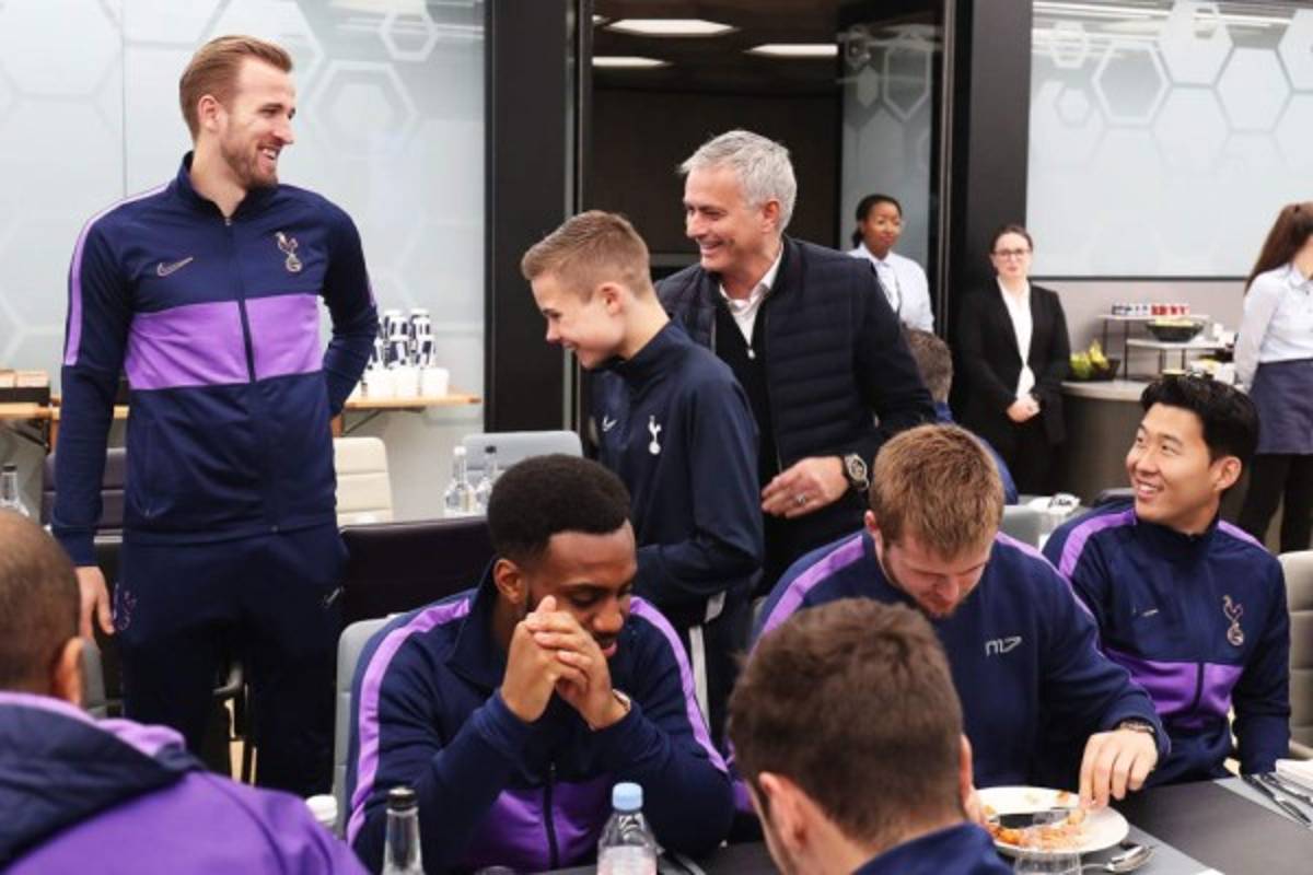 Lo invitó a comer: El detallazo de Mourinho con un recogepelotas que propició un gol