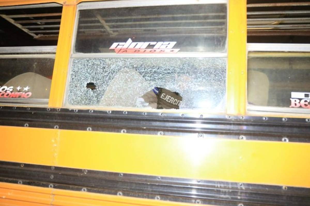 FOTOS: Barras del Olimpia y Marathón cruzan disparos en pleito