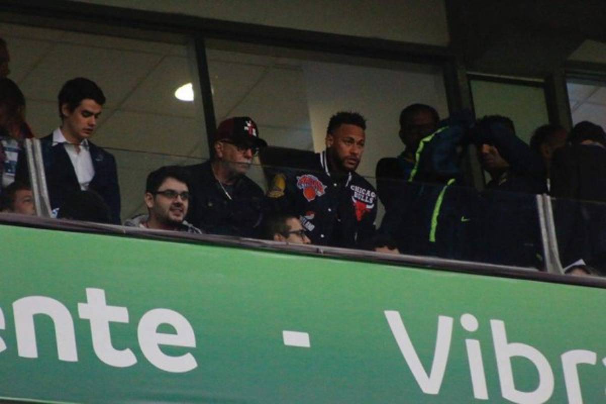 ¡Bien acompañado! Neymar llega al Arena do Gremio para apoyar a Brasil ante Paraguay