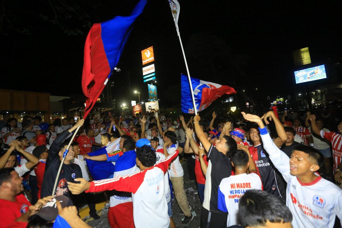 ¡Fiesta por la 39! Aficionados del Olimpia celebran por toda Honduras el título del torneo Clausura