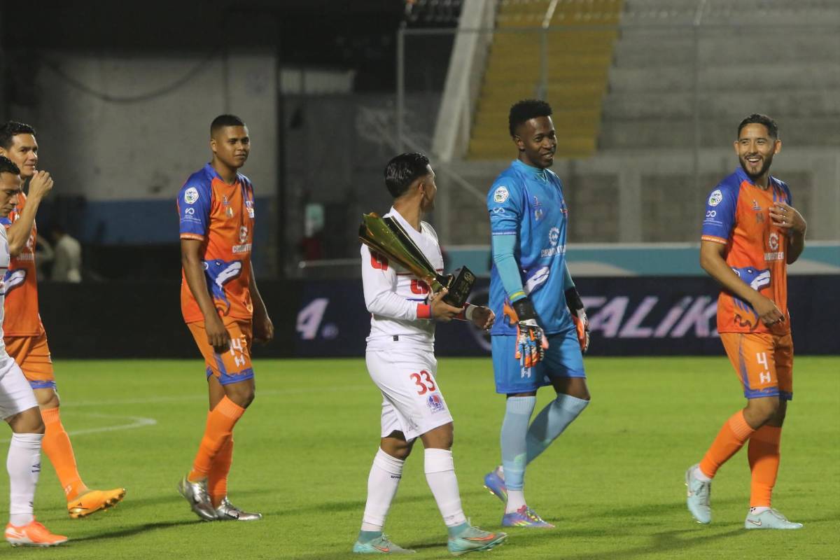 Alberth Elis le sonríe al fútbol, la nueva sorpresa que nadie sabía del Nacional y Olimpia presentó su título ante Lobos UPN