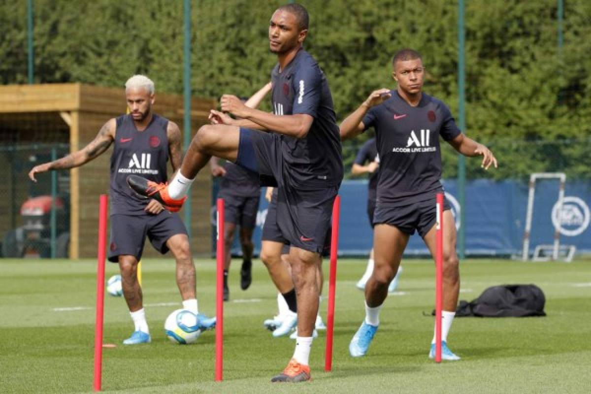 Fotos: Primer entreno de Neymar con el grupo del PSG y así fue recibido tras pedir su salida