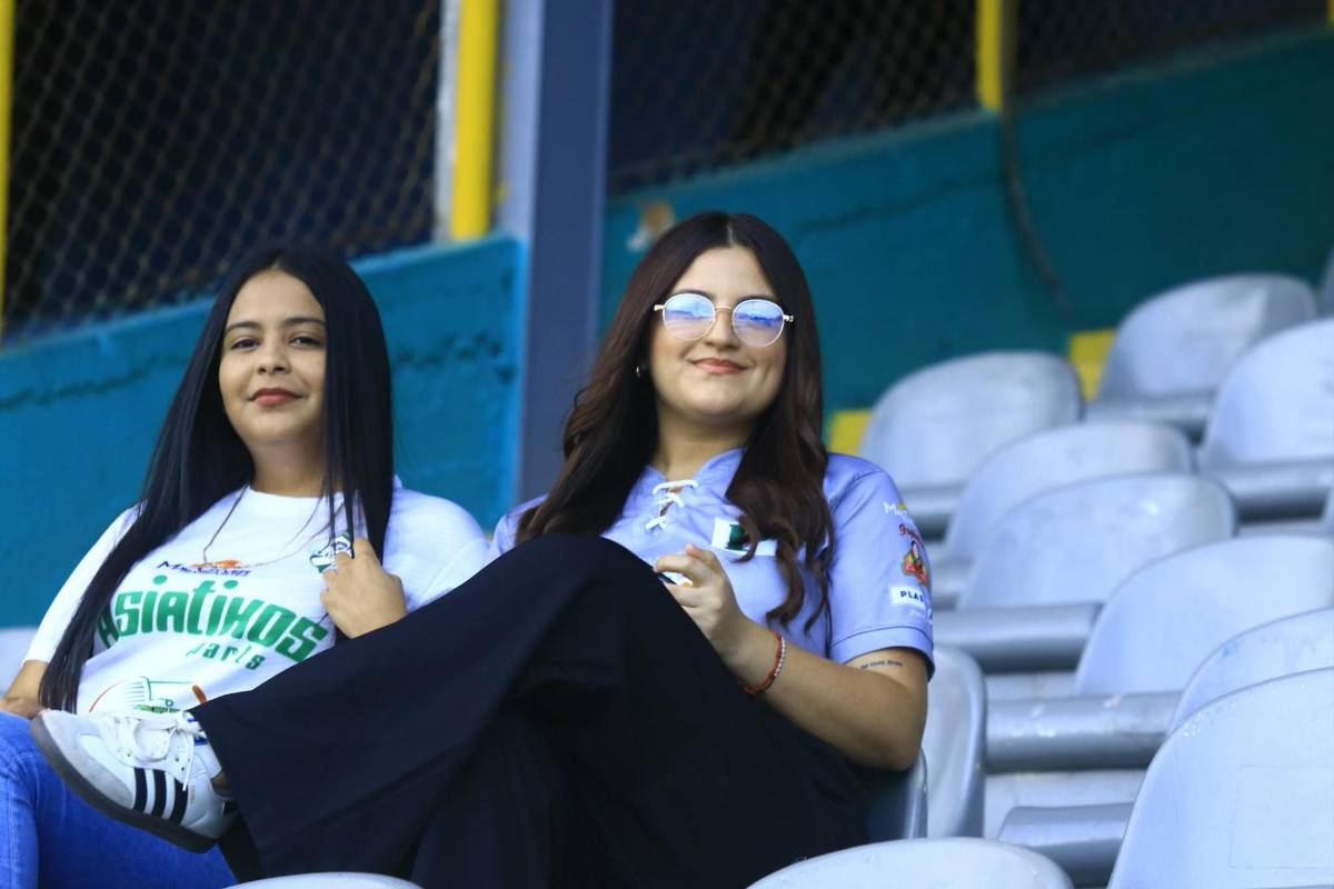 Hermosa tiktoker se roba los suspiros y colocha enamora en La Ceiba: las bellas chicas de la jornada de la Liga Nacional