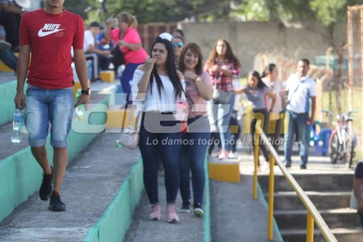 EN FOTOS: Siguatepeque vibra con visita de Olimpia y el humilde autobús en que llegó Real de Minas