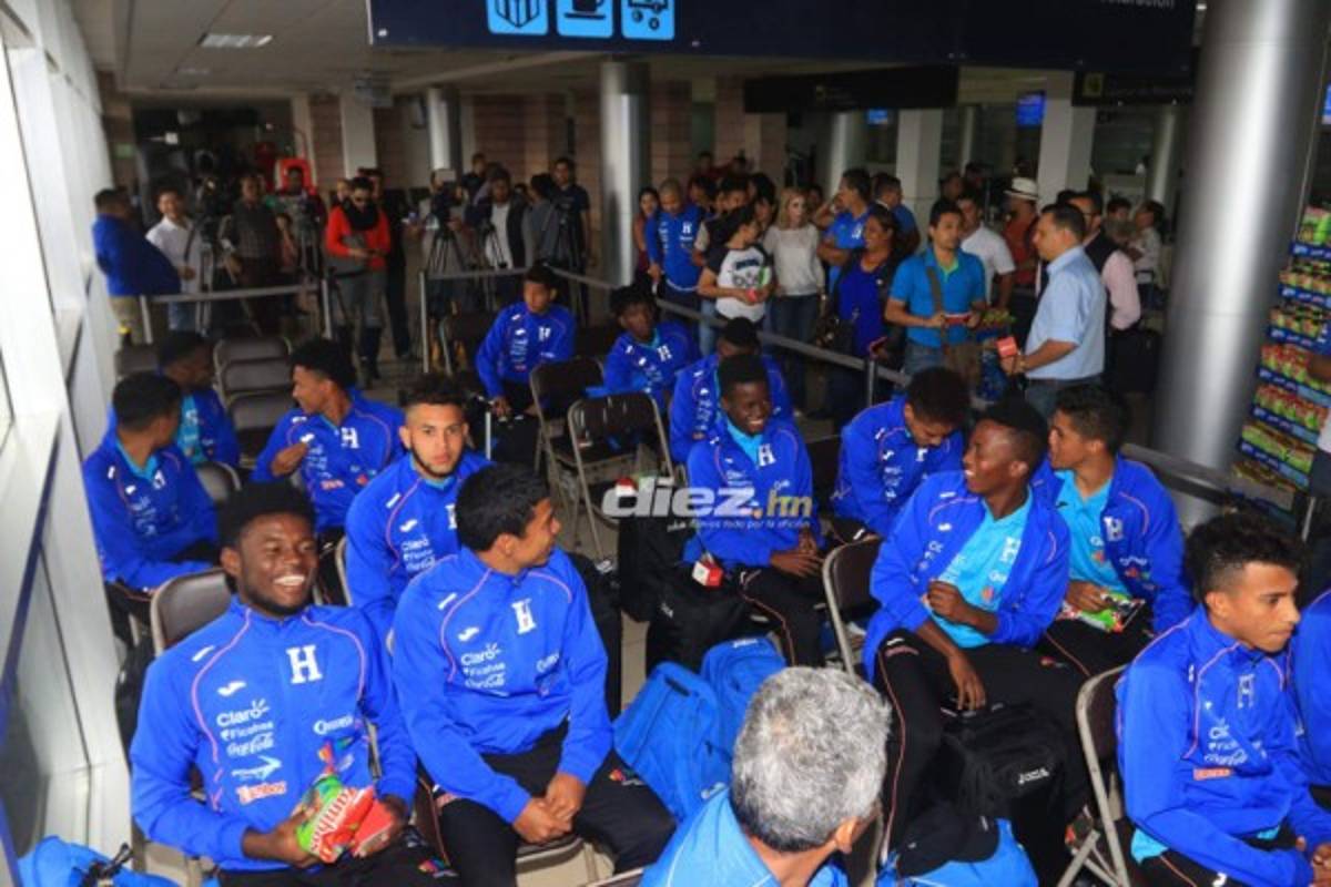 La Sub-20 de Honduras es recibida con pancartas, abrazos y homenaje
