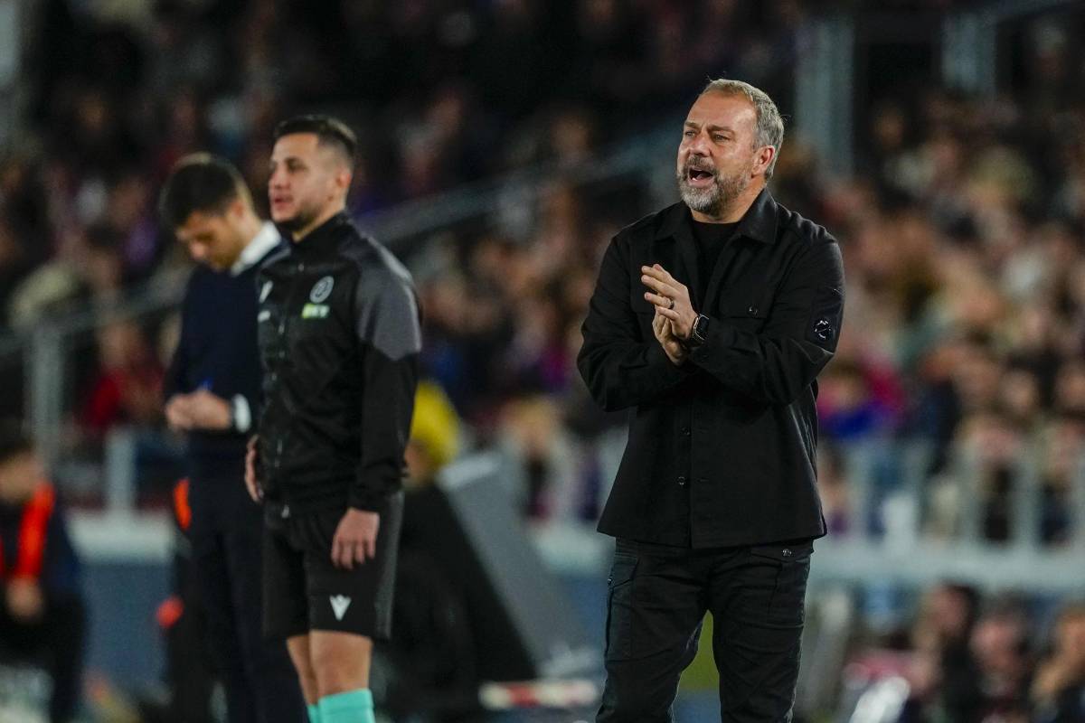 Flick sacude al Barcelona y amenaza a Laporta con no renovar: las exigencias que pone Hansi para seguir al mando