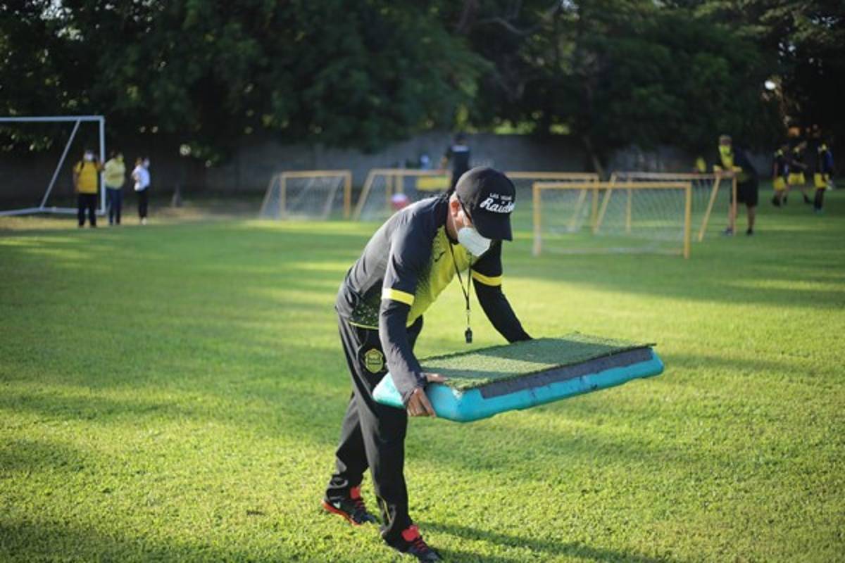 FOTOS: Así son los entrenos en Real España; cada quien con su vaso, mascarillas y distanciamiento
