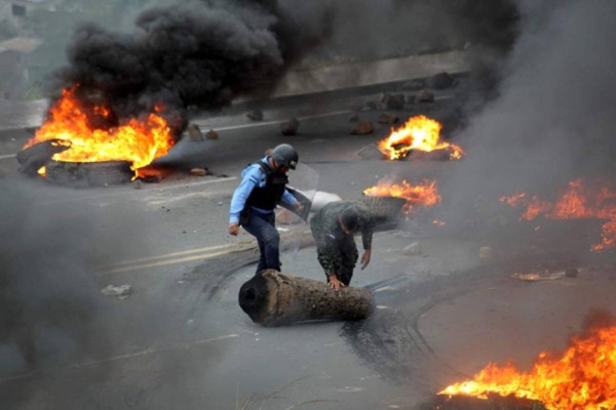 Bloqueos de calles y enfrentamientos dejan protestas en Honduras