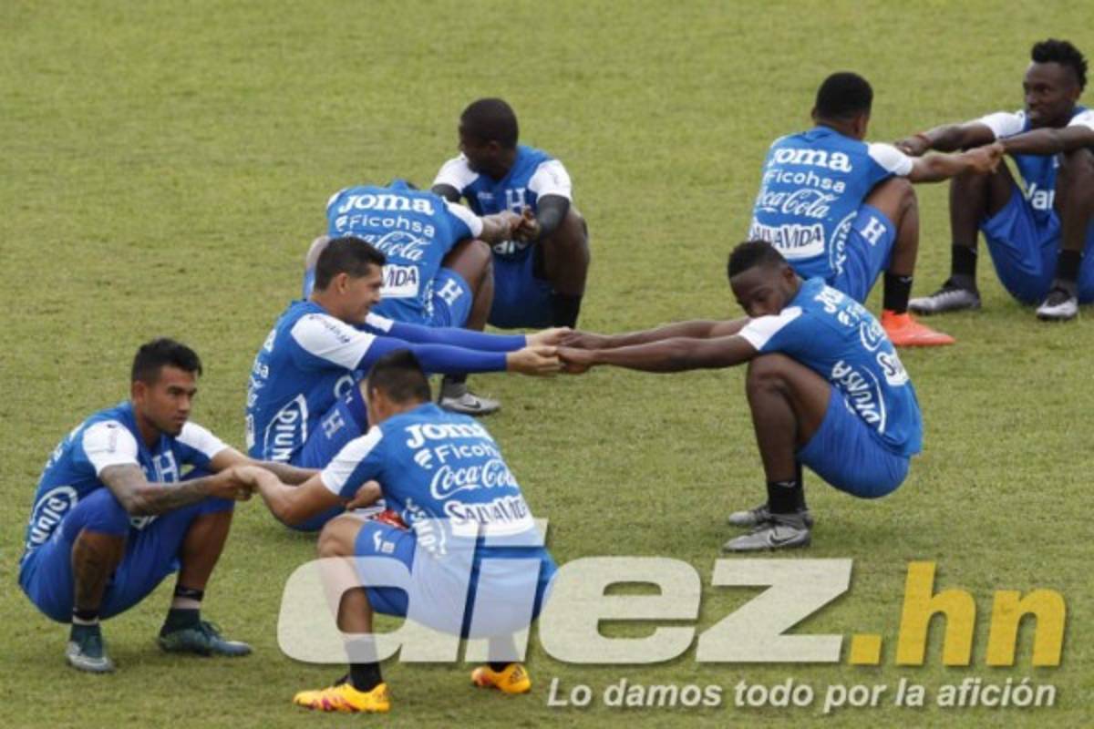 Pinto pide concentración, entrega y disciplina tras primer entreno con toda su artillería