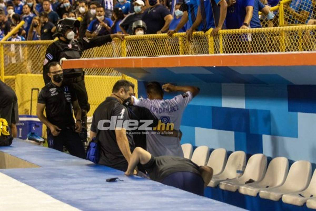 Amargo lamento en el Cuscatlán, alarmante imagen de Edwin Rodríguez y hondureñas hacen explotar el estadio