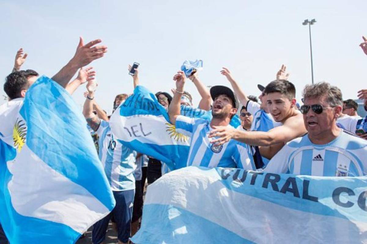 ¡Ambiente espectacular! de argentinos y chilenos previo a la final de la Copa América