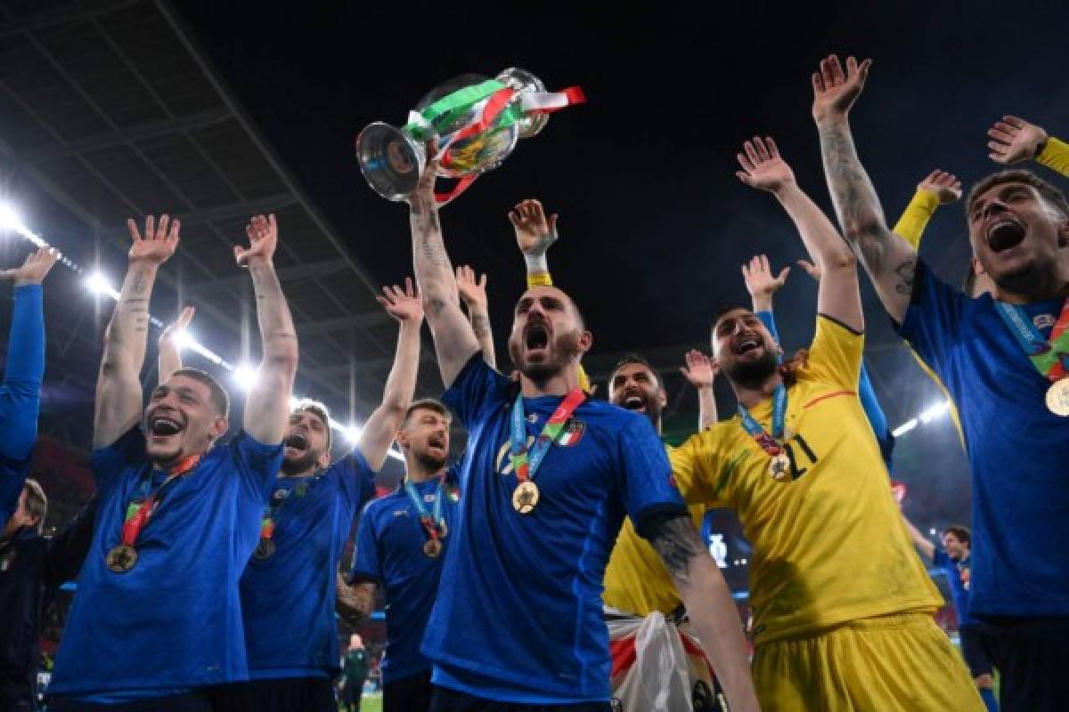 En fotos: Celebración pasionante de Italia, derrumbe total de Inglaterra y los invitados de lujo en Wembley