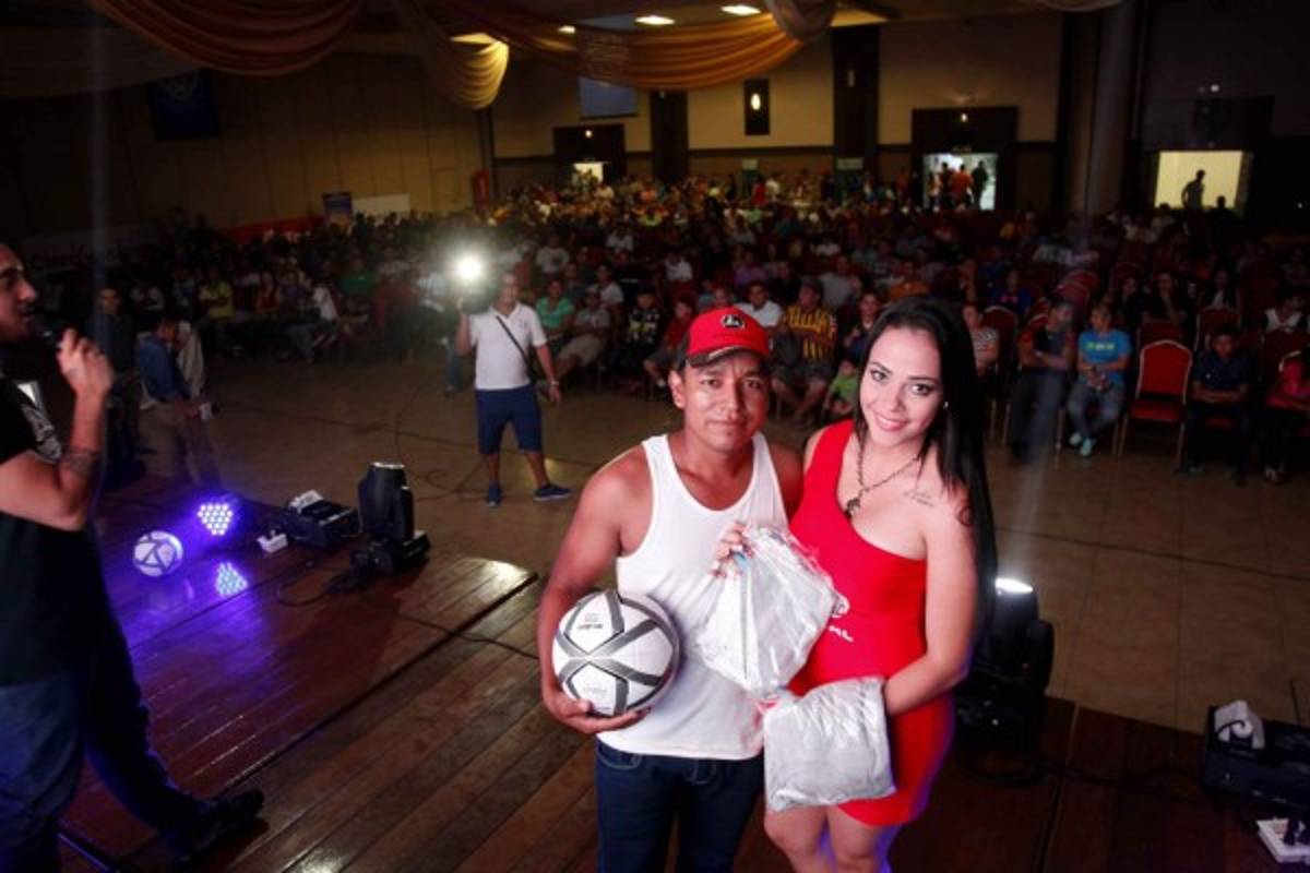 FOTOGALERÍA: La belleza hondureña en la final de la Copa América Centenario