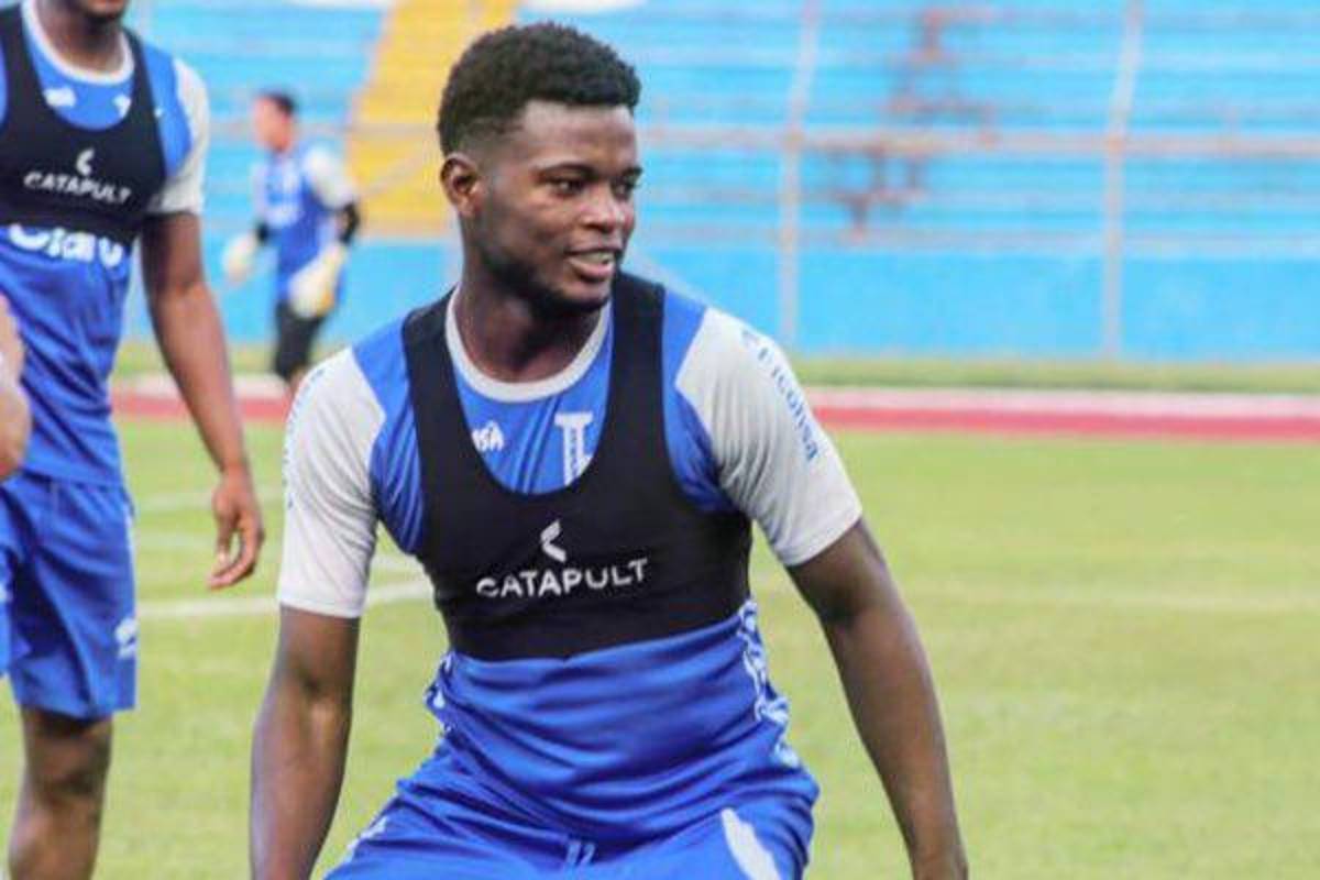 FICHAJES: Bajas en Olimpia, legionarios cambian de club, Auzmendi recibe propuesta y Motagua va por goleador mexicano