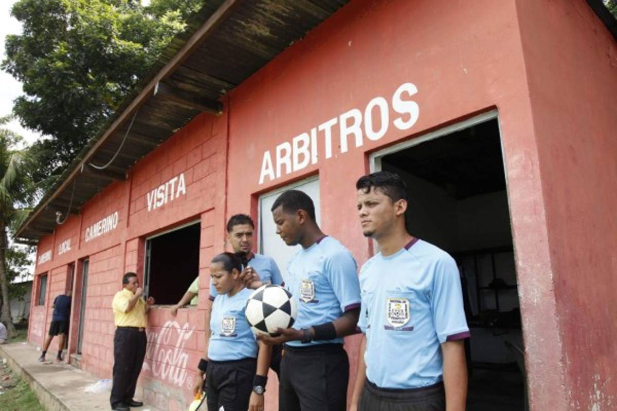 Así luce en completo abandono el estadio Milton Flores de La Lima que invadieron