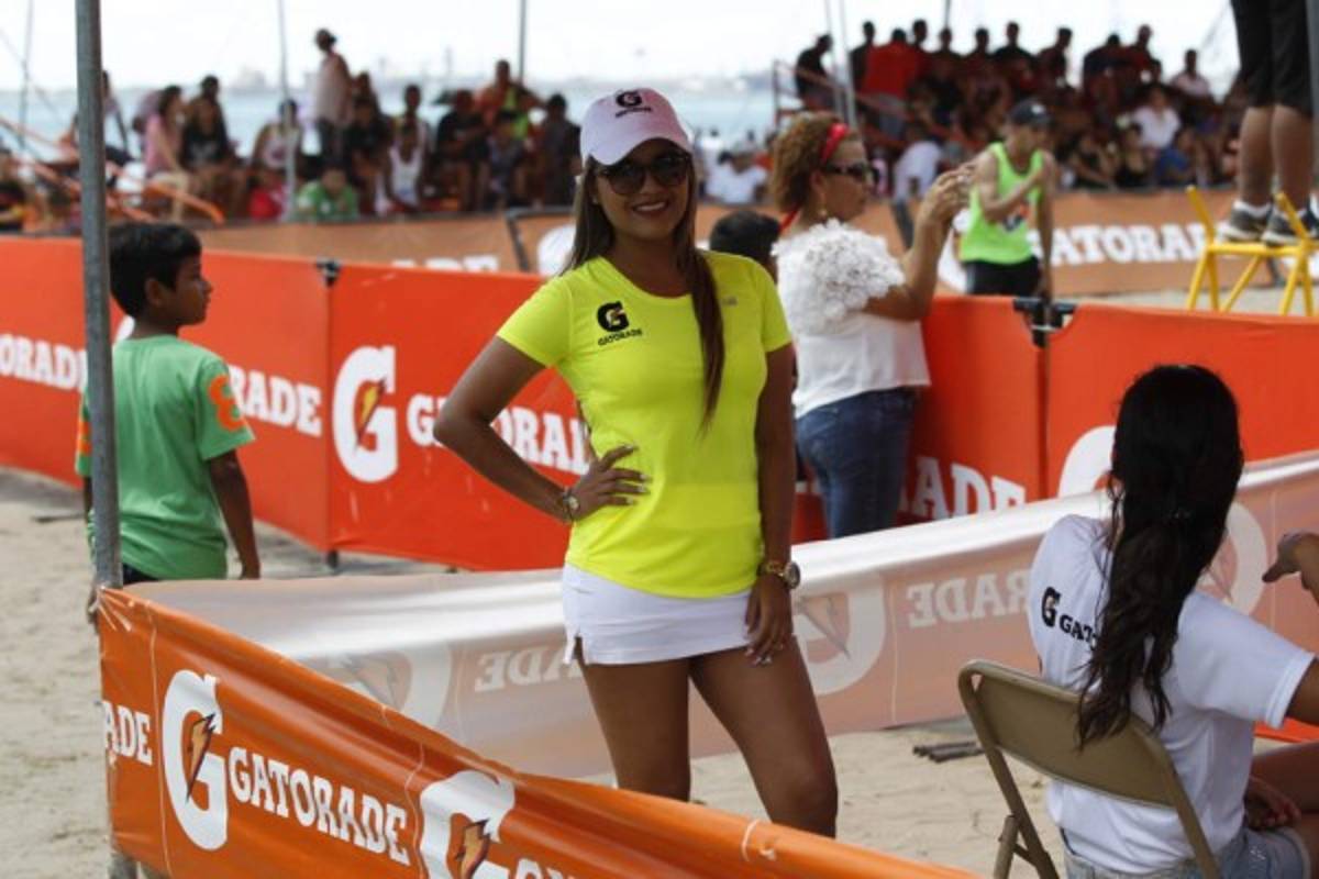 ¡Qué calor! Las playas de Honduras se llenaron de mujeres hermosas