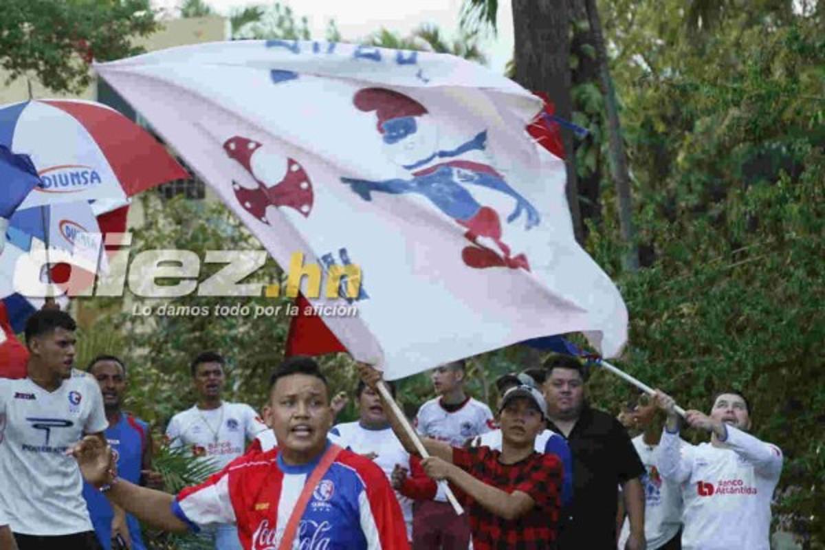 Barra del Olimpia llegó a motivar al plantel previo al juego ante Saprissa