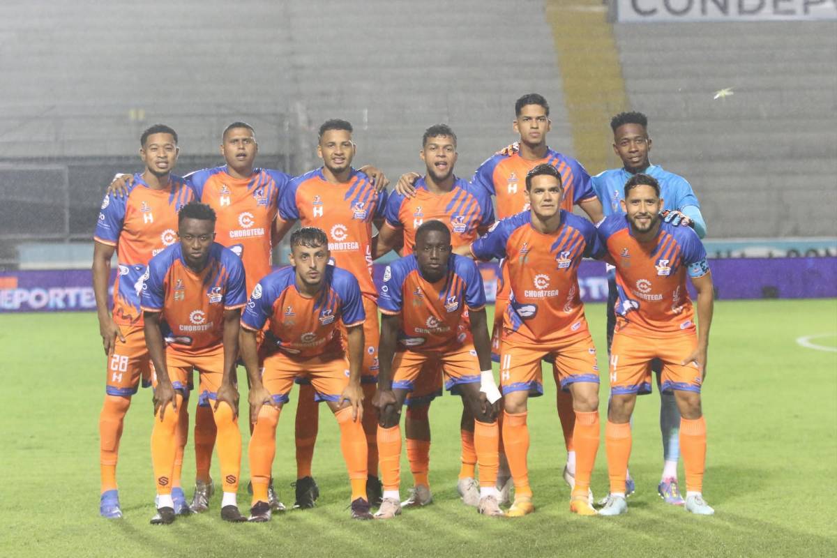 Alberth Elis le sonríe al fútbol, la nueva sorpresa que nadie sabía del Nacional y Olimpia presentó su título ante Lobos UPN