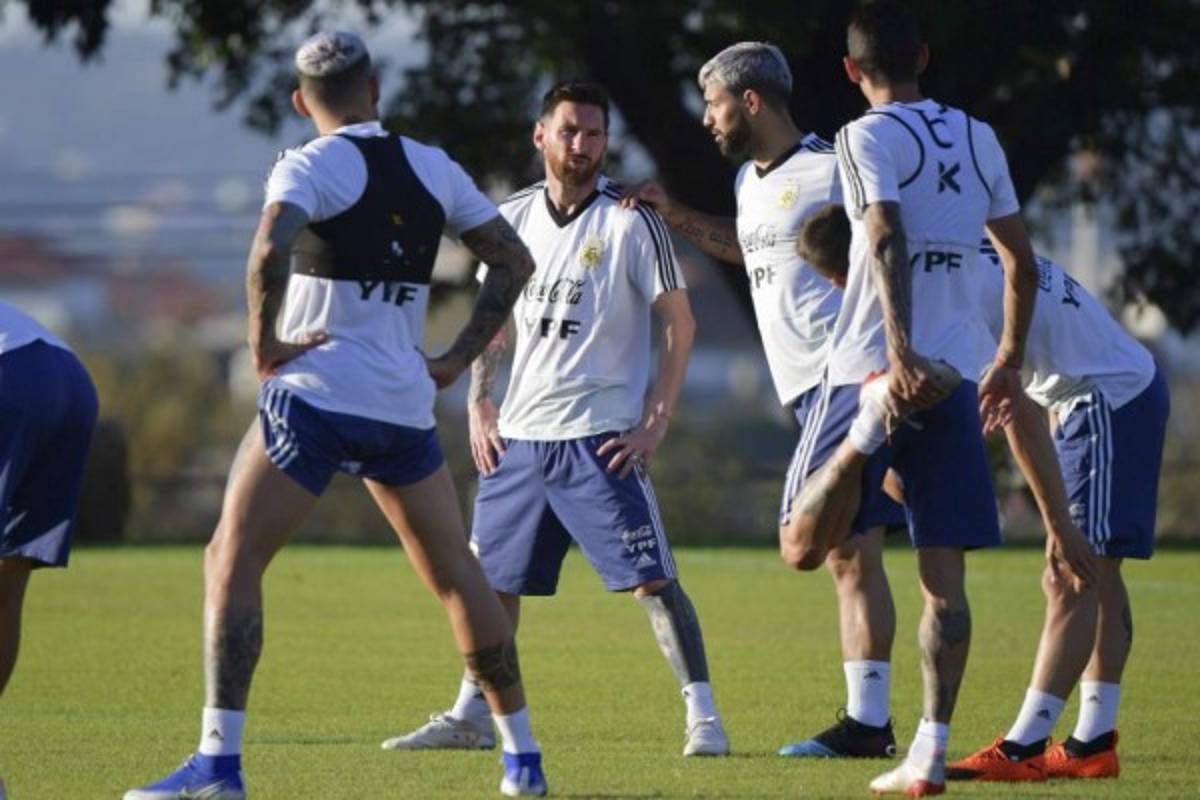 ¡Messi recibe regalo! Así fue el entreno de Argentina previo a enfrentar a Brasil