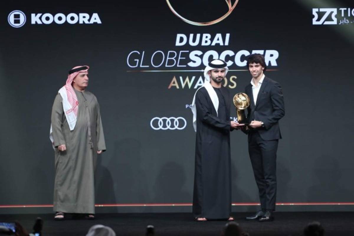 Georgina Rodríguez deslumbra en la gala de los premios Globe Soccer Awards con un sensual vestido