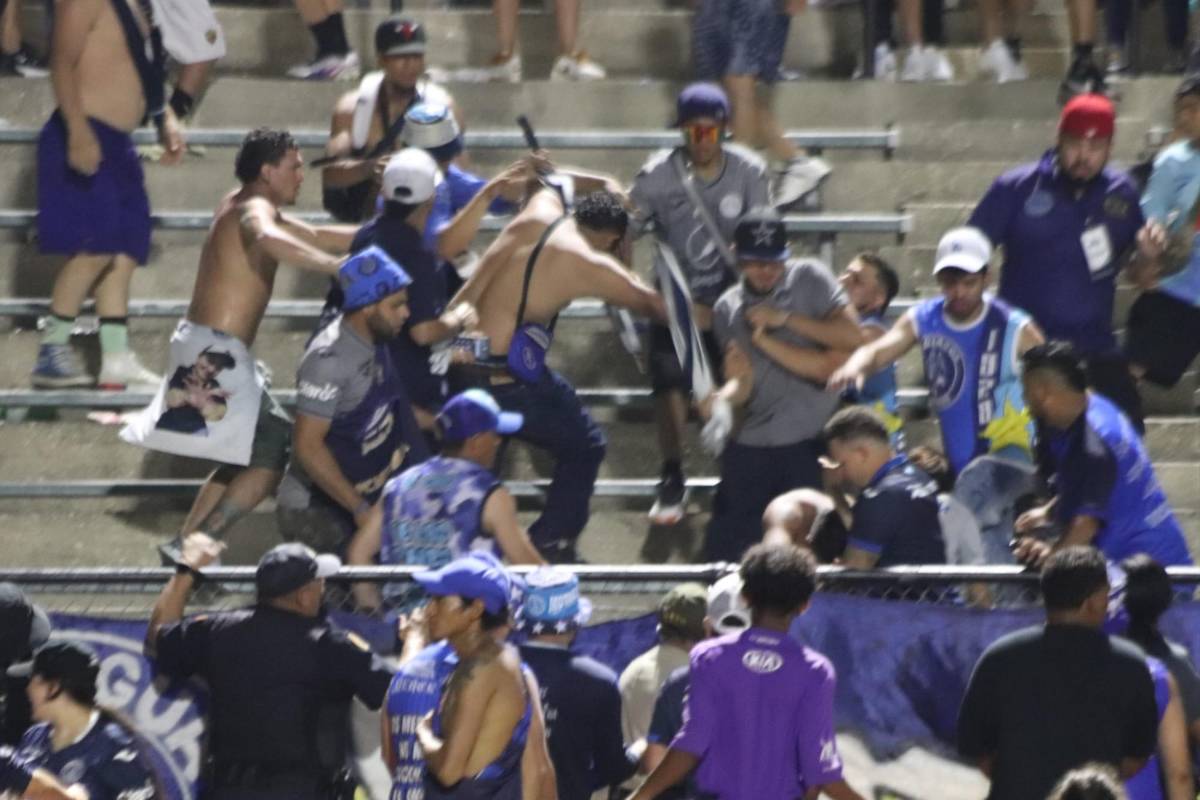 ¡Batalla campal entre aficionados del Motagua en amistoso en USA! La razón de los golpes y la policía intervino