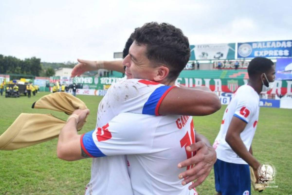 Hasta un legionario celebró la copa 32: Las otras imágenes del tremendo festejo del Olimpia