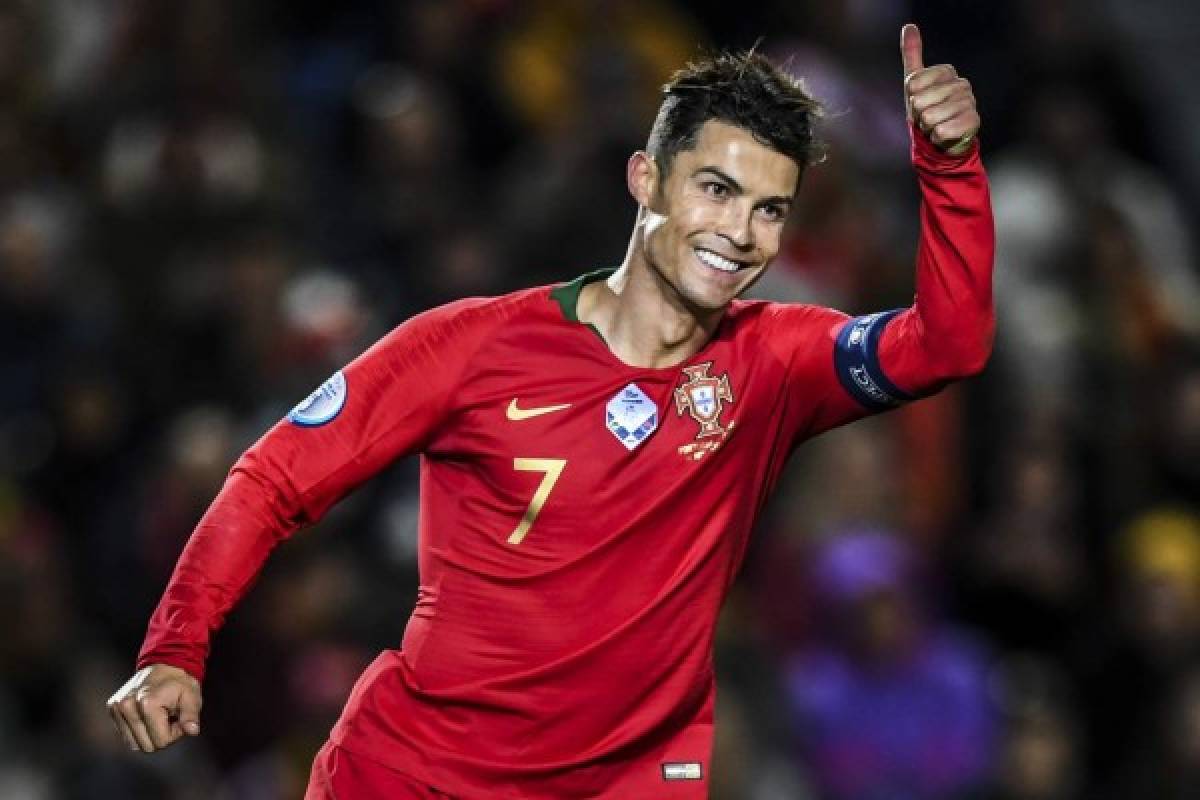 Un caballero: El gesto de Cristiano Ronaldo con dos aficionado tras marcar un hattrick