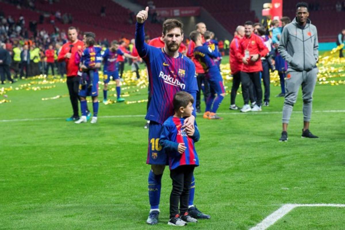En fotos: Así celebraron las esposas e hijos de los jugadores del Barcelona la Copa del Rey ¿Y Shakira?