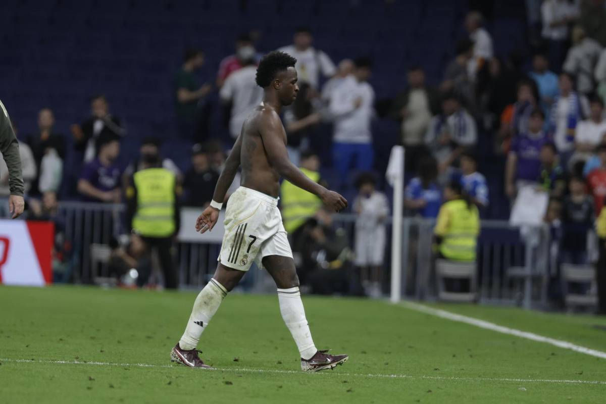 Arbeloa lo castigó ante Alavés, el jugador que el Bernabéu no lo quiere más en el Real Madrid y el gesto de perdón de Vinicius
