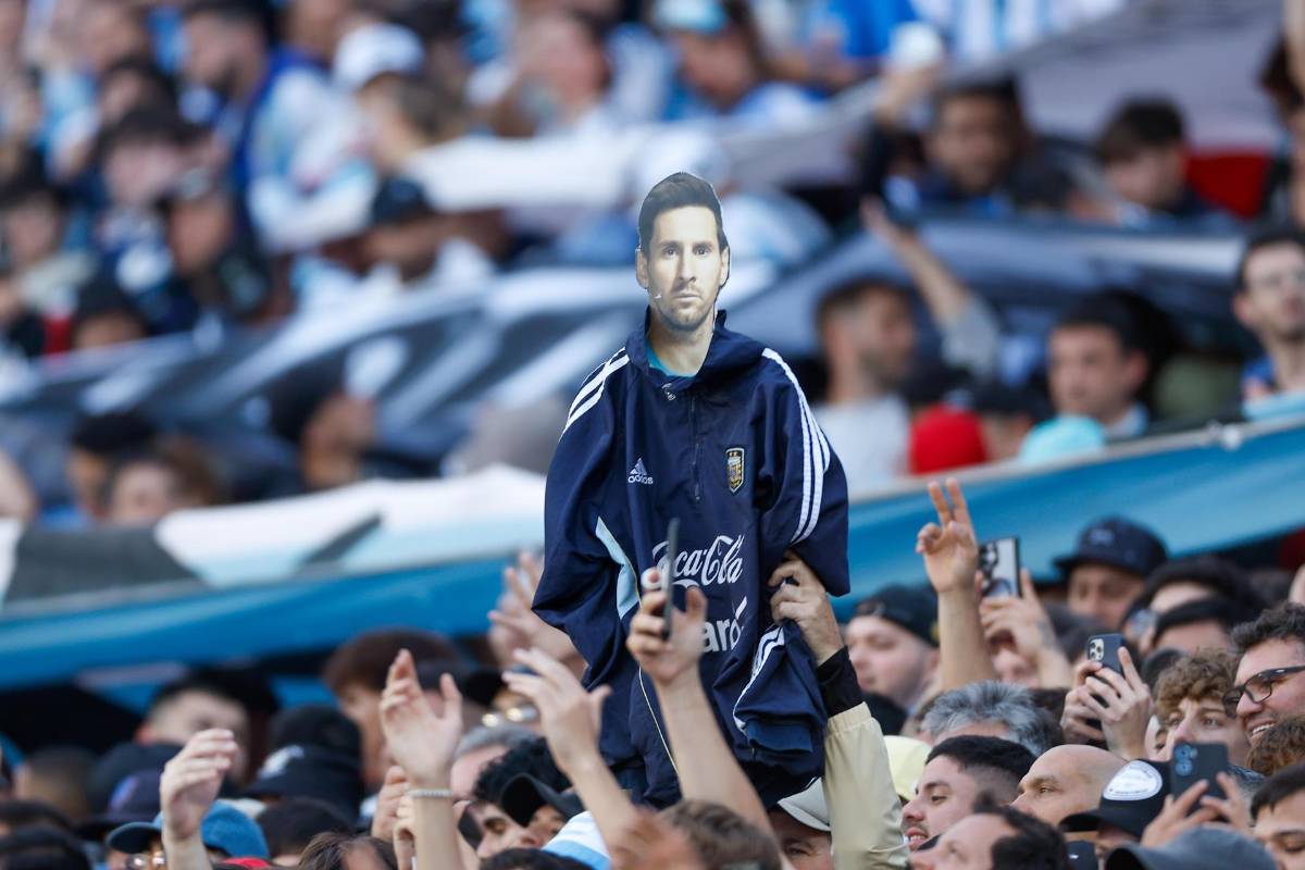 Messi rompió en llanto y Antonela presente: la despedida de Leo de Argentina