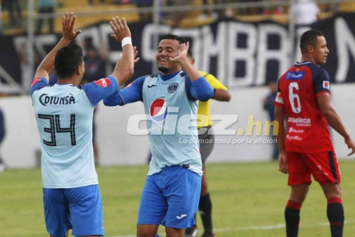 Óscar Salas ya luce la camiseta azul y Motagua gana su primera copa de la temporada en Comayagua.