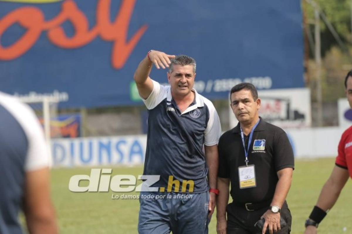 ¡Bien bañado! Diego Vázquez vive su tarde más difícil como técnico del Motagua