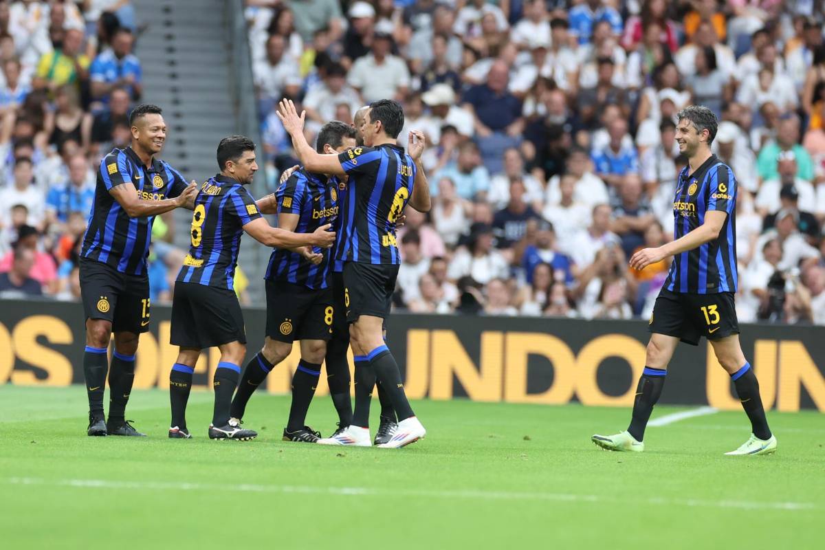 David Suazo enfrentó a las leyendas del Real Madrid: así le fue en el Bernabéu