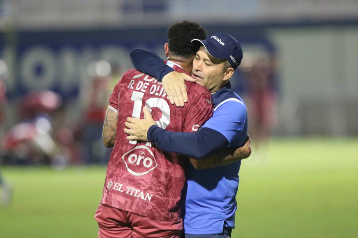Plantel de Motagua esperó a Romario, bellezas y ¿Entró Emilio al estadio?