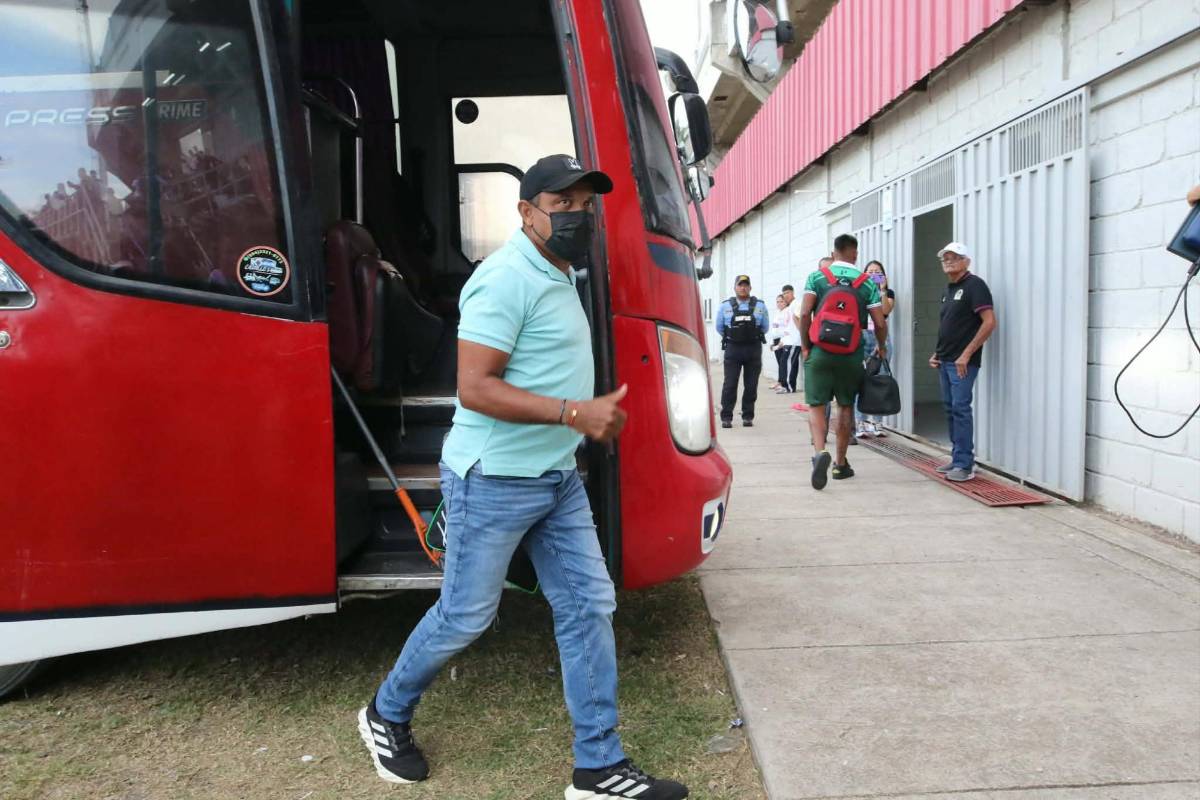 Aficionadas del Olimpia enamoran, aparece la famosa gorra del Platense y el selfie