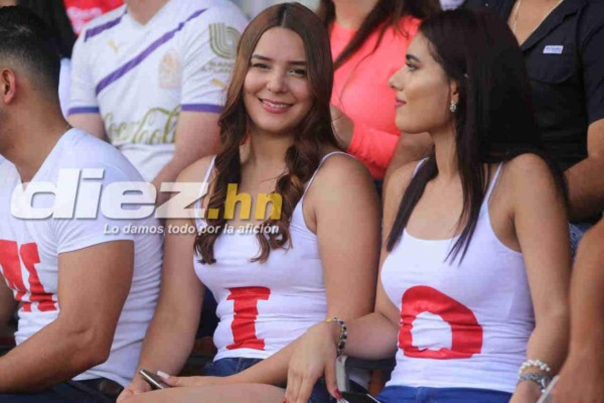 Modelos, aficionadas y esposas de jugadores, entre las chicas de la final Olimpia-Motagua