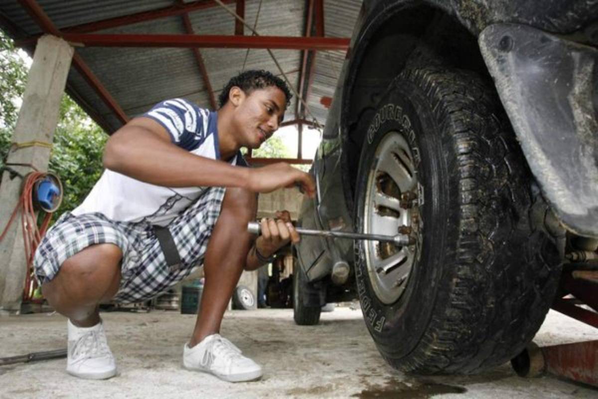 Policías, albañiles, barberos, pintores y pescadores... ¡La otra profesión de los futbolistas hondureños!
