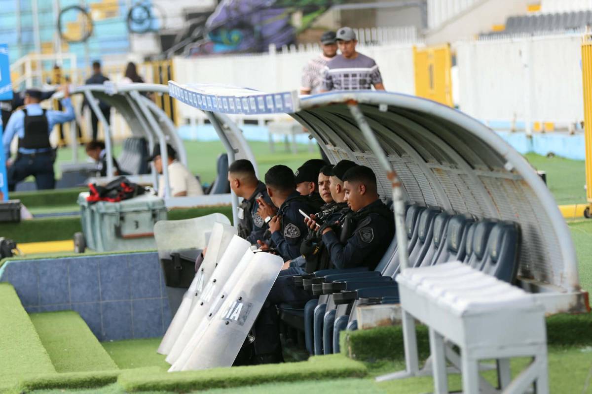 Las dos polémicas del FVS en Puerto Cortés, la 'selfie' del triunfo de Motagua y así de desolado lucía el estadio Nacional