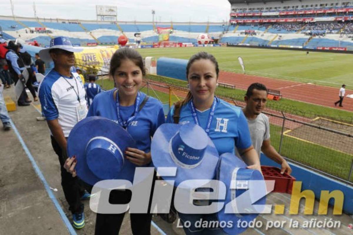 ¡PRECIOSURAS! Las encantadoras damas en el juego de Honduras-Australia