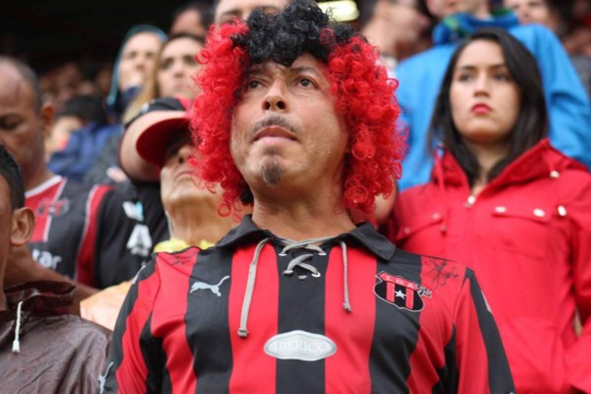 ¡Lo que no se vio! Honduras estuvo presente en la grada y en la cancha del clásico de Costa Rica