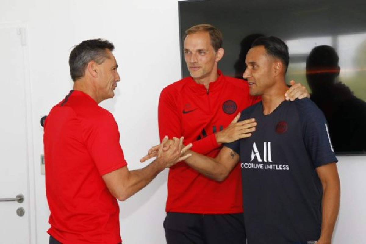 Así recibieron a Keylor Navas en el PSG: El abrazo de Di María y sus primeras atajadas